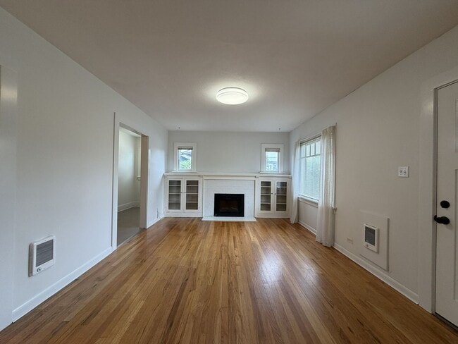 Building Photo - 7333 N Fenwick Ave