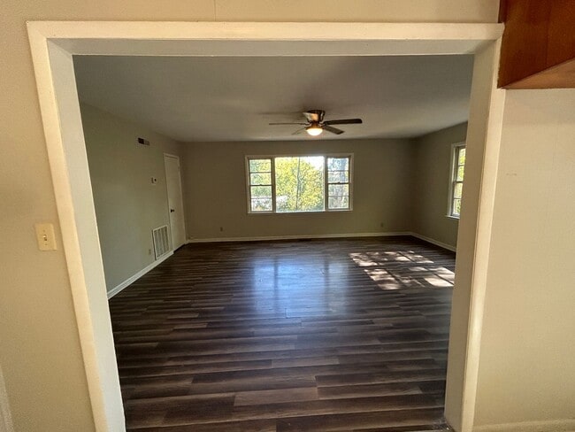 Building Photo - 5th- 308