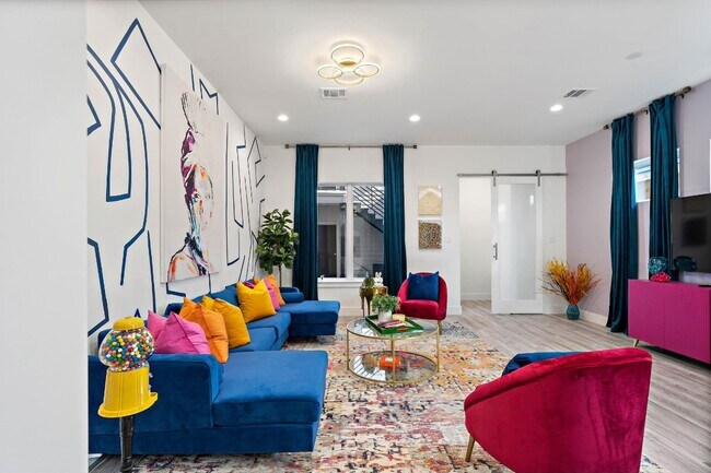 Building Photo - 207 E 38th St