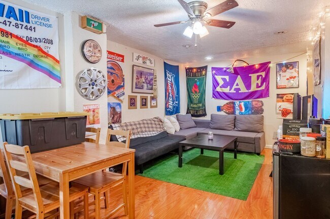Building Photo - Amazing South Side Flats luxury remodel 4 ...