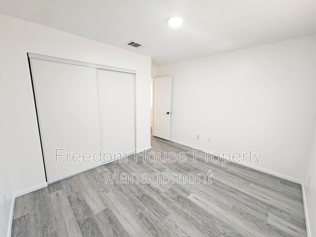 Building Photo - 670 Bourbon St