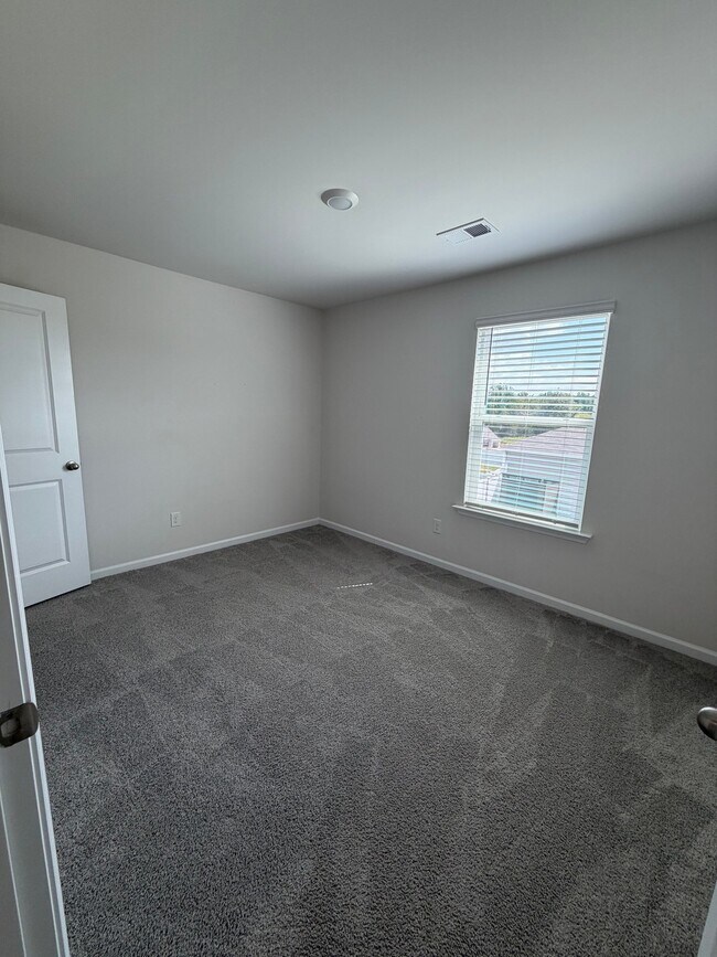 Building Photo - 121 Roocroft Ct