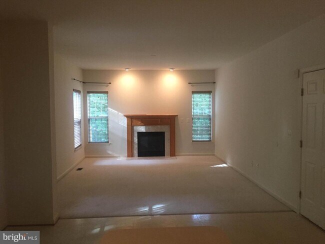 Building Photo - 5641 Eppes Island Pl