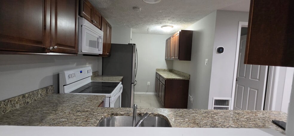 Building Photo - 13525 Demetrias Way