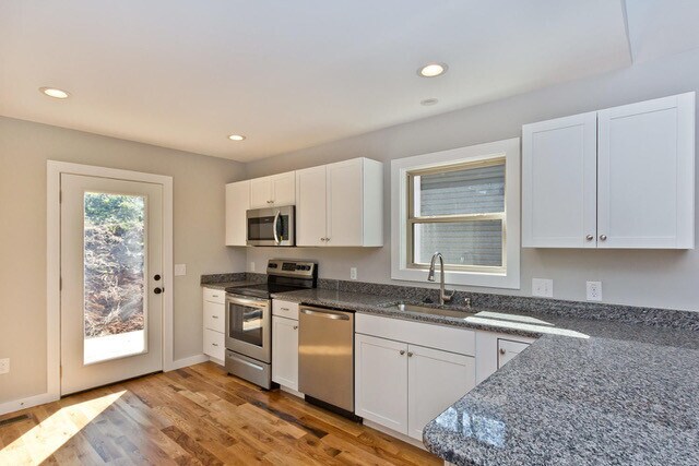 Building Photo - Newer Construction Close to Downtown Asheville