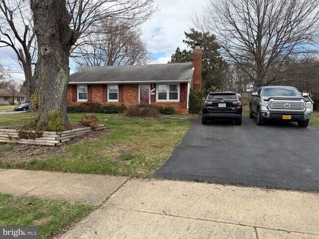 Building Photo - 7608 Heritage Dr