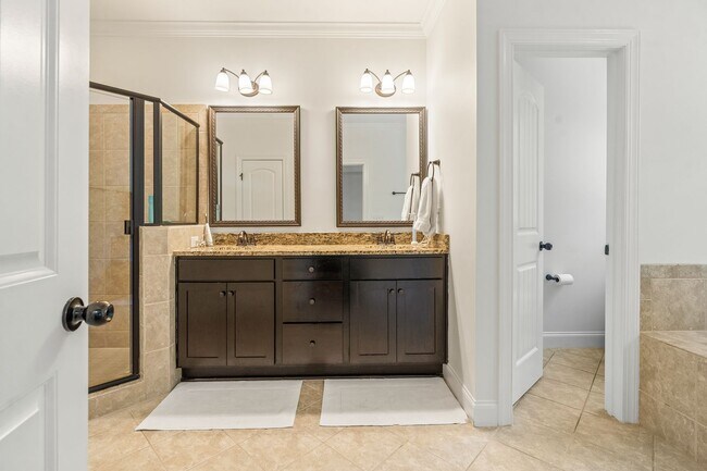 Building Photo - Convenient Carrboro Living in a Spacious 4 Bedroom Home
