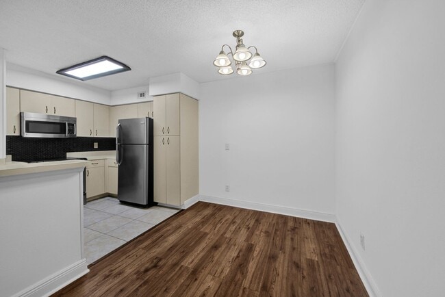 Building Photo - 1/1 in Fort Myers- Unfurnished Annual