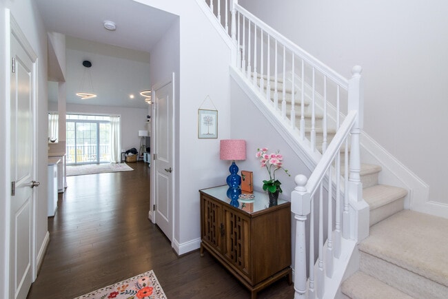 Building Photo - 2544 Oxford Cir