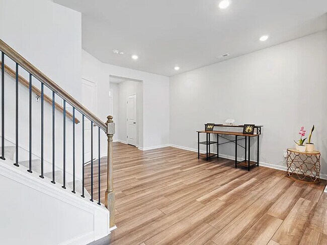 Building Photo - Lease OR Lease to Own