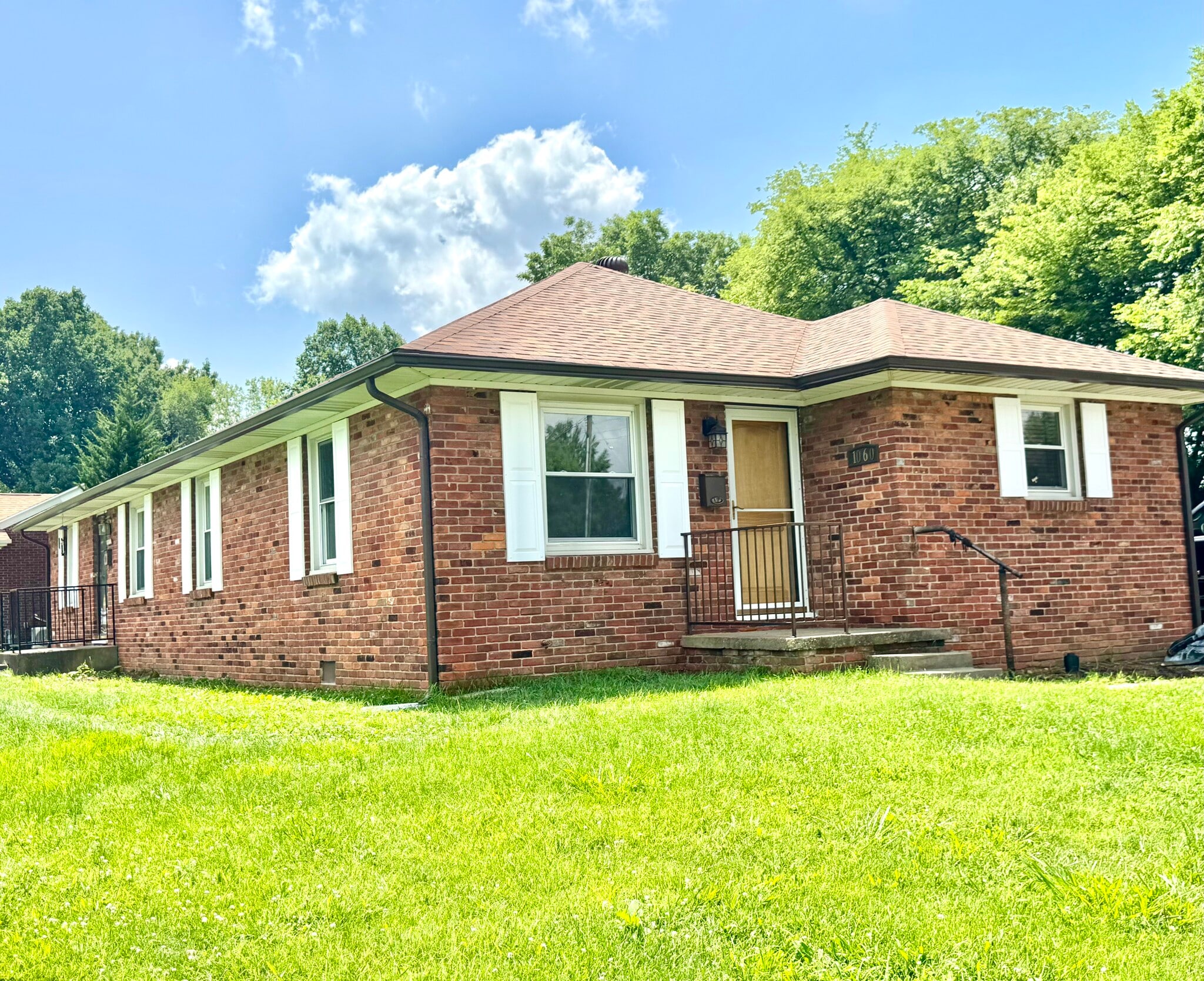 Building Photo - 2700 Castlewood Pl