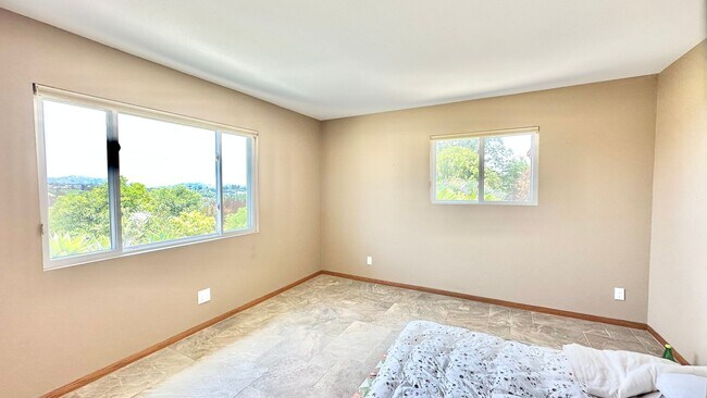 Building Photo - Amazing Location & Sprawling Country Livin...