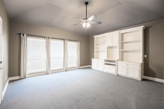 Building Photo - 26910 Willow Ln