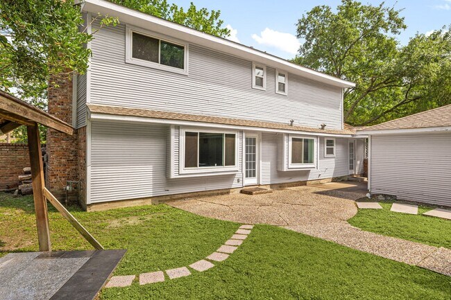 Building Photo - 2114 Briargreen Dr