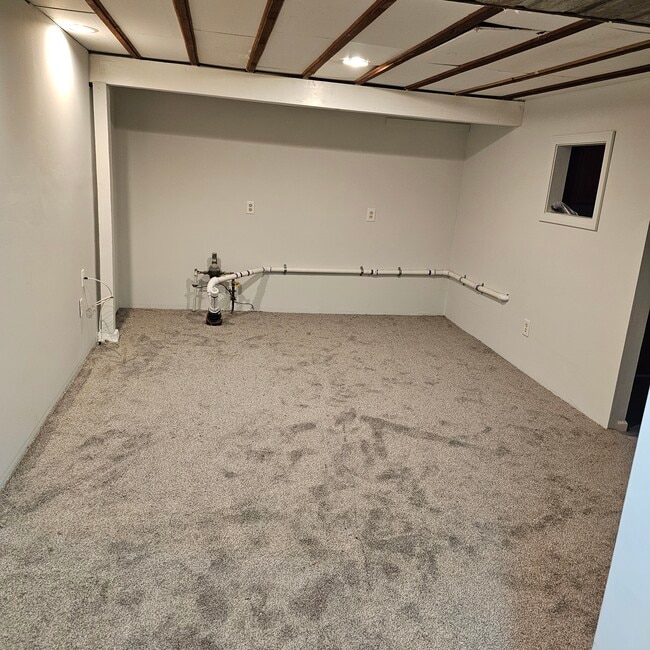 Building Photo - 655 S 7th Ave