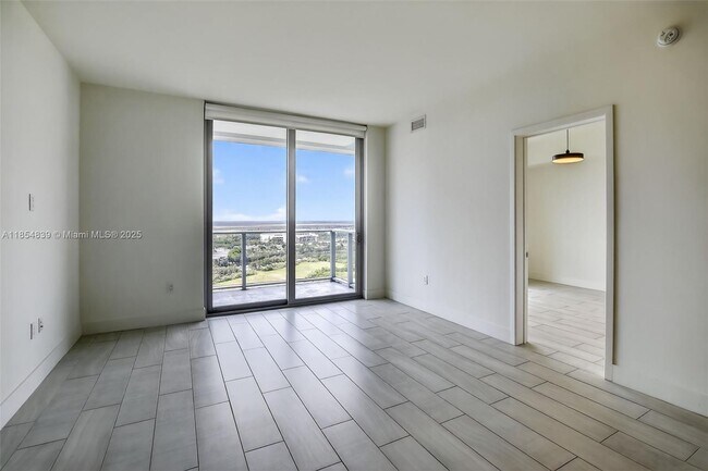 Building Photo - 2000 Metropica Wy