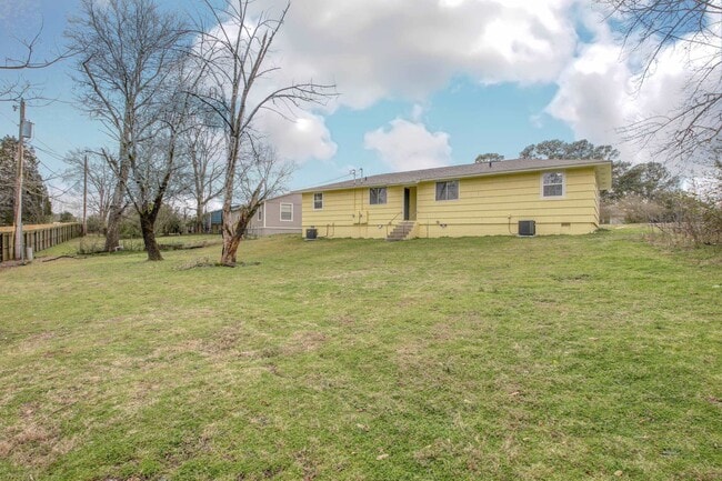 Building Photo - 20 Hiland Pl