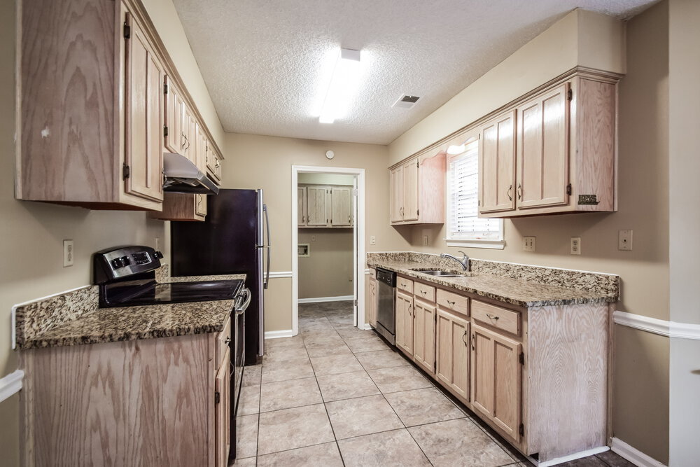 Building Photo - 6498 Heatherwood Dr