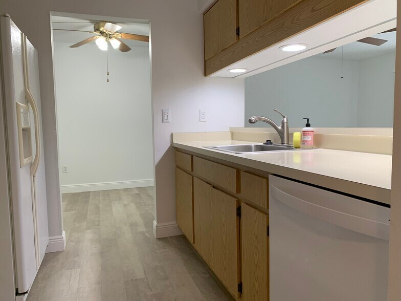functional galley-style kitchen - 9570 Green Cypress Ln