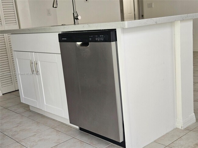 Building Photo - 32 Gables Blvd