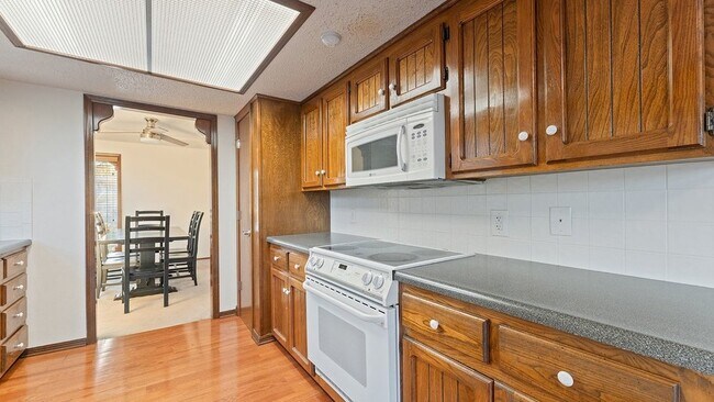 Building Photo - 403 S 37th St