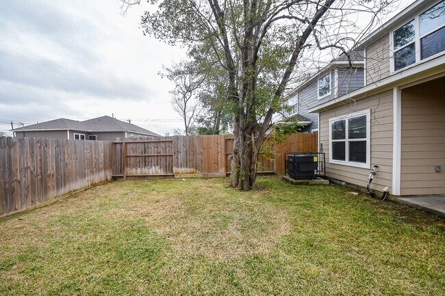 Building Photo - 8215 Bonaire St