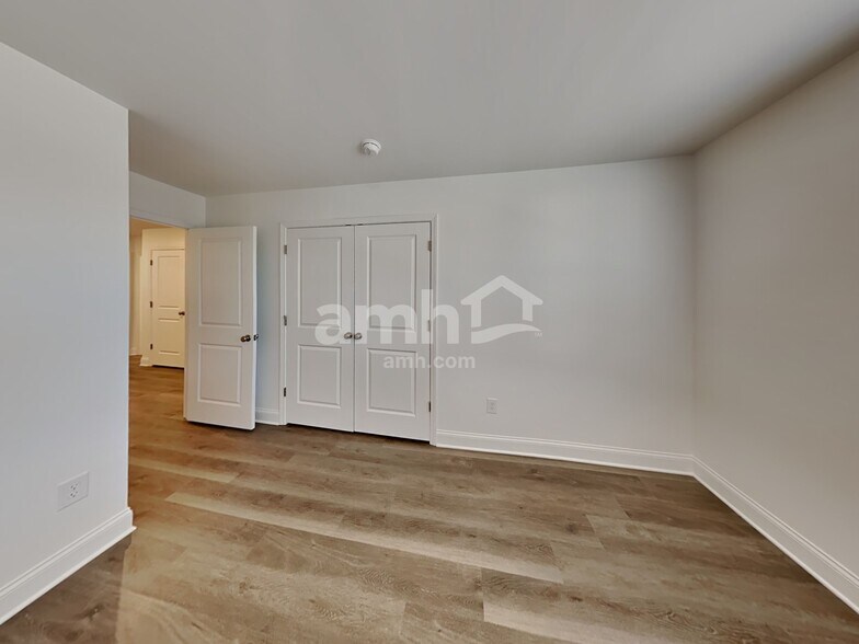 Building Photo - 30 Hickory Ct