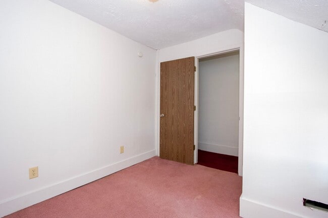 Building Photo - Two Bedroom Home