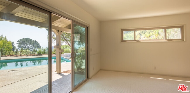 Building Photo - 1365 N Wetherly Dr