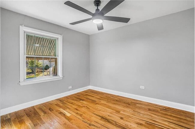 Building Photo - 6411 S Leclaire Ave