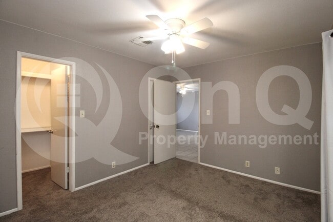Building Photo - 9021 W Elm St