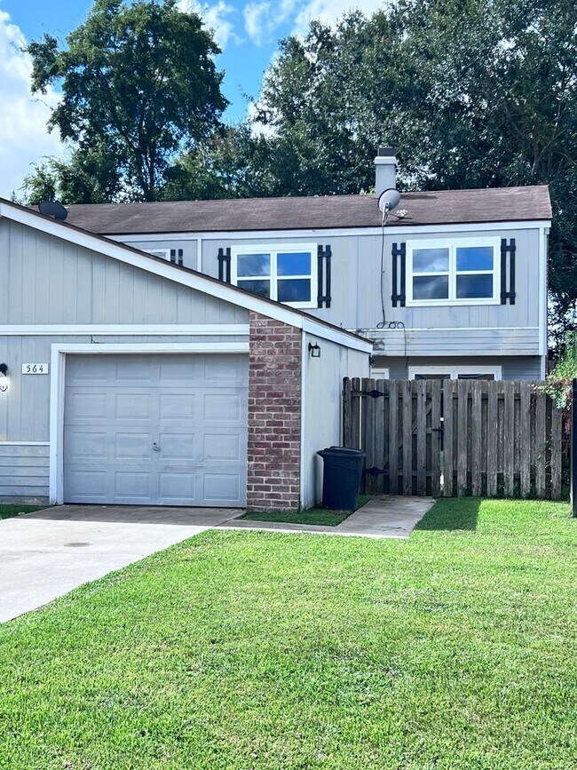 Building Photo - 2 Bedroom Townhome for RENT - WEST END BEAUMONT