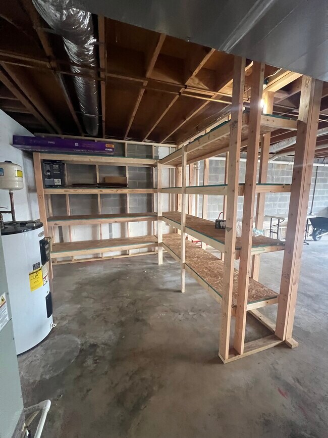 Building Photo - 5028 Dellwood Dr