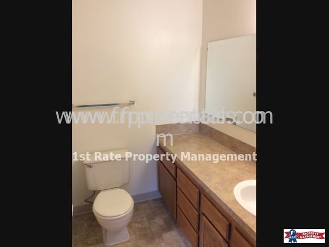 Building Photo - 1480 N Hartman St