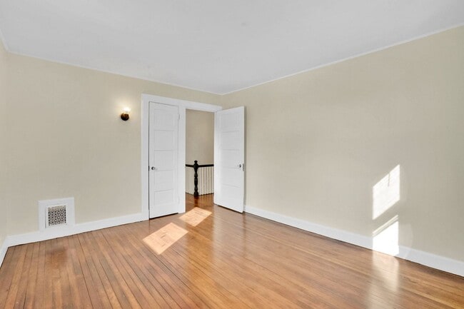 Building Photo - 157-159 Pleasant Street