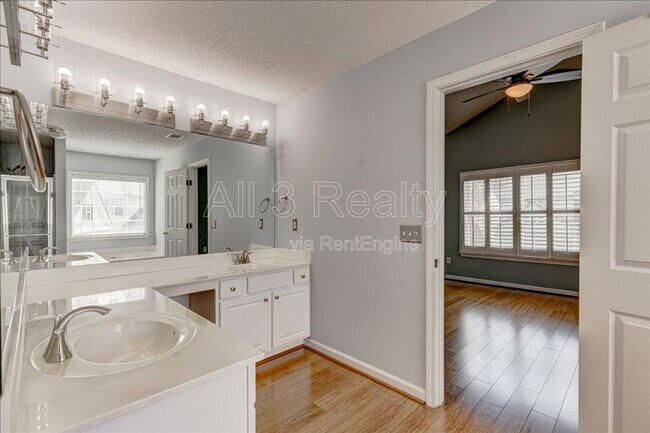 Building Photo - 2540 Alvecot Cir SE