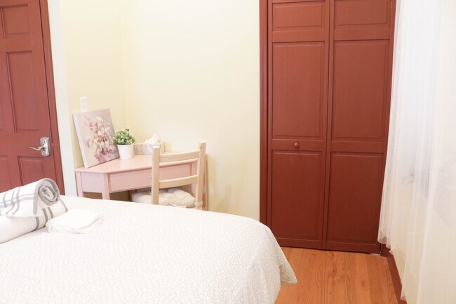 Building Photo - 334 N 13th St