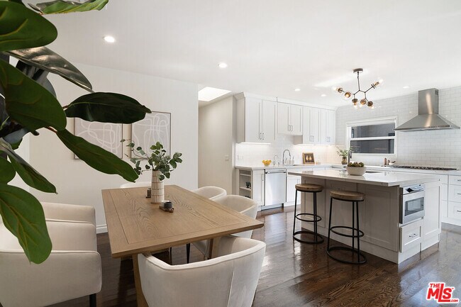 Building Photo - 326 N Vista St