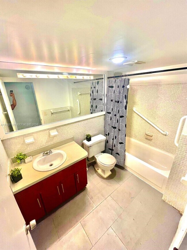 Building Photo - 1475 NE 125th Terrace