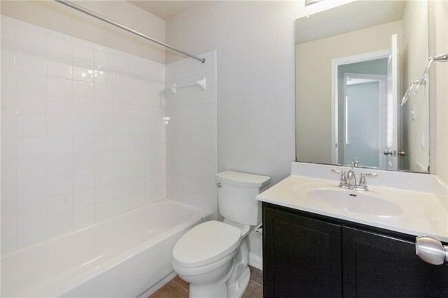 Building Photo - 929 Alamo Plaza Dr