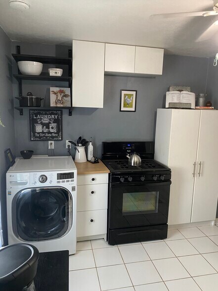 Building Photo - 1900 Dix Rd