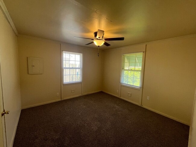 Building Photo - Sit Back, Relax. Your New home Awaits.