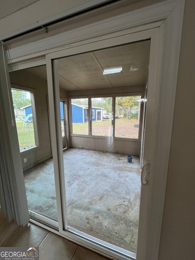 Building Photo - 121 Admiral's Walk Dr