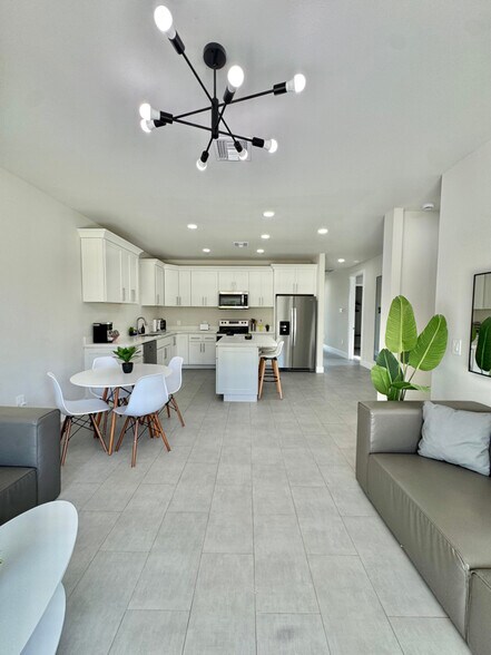 Building Photo - 2504 Leda Ave S