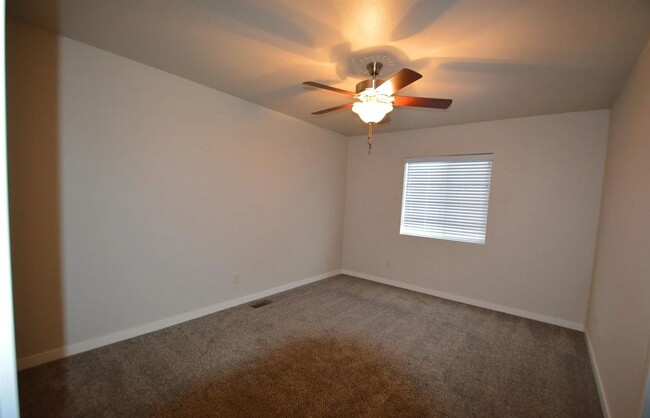 Building Photo - 3 Bedroom, 2.5 Bath Townhomes for Rent in ...