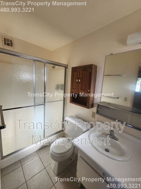 Building Photo - 128 E Ellis Dr