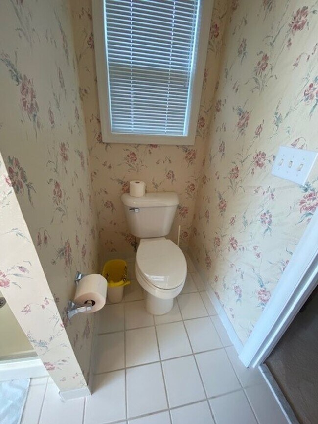 Building Photo - Charming 3-Bedroom Home in Desirable Kure ...