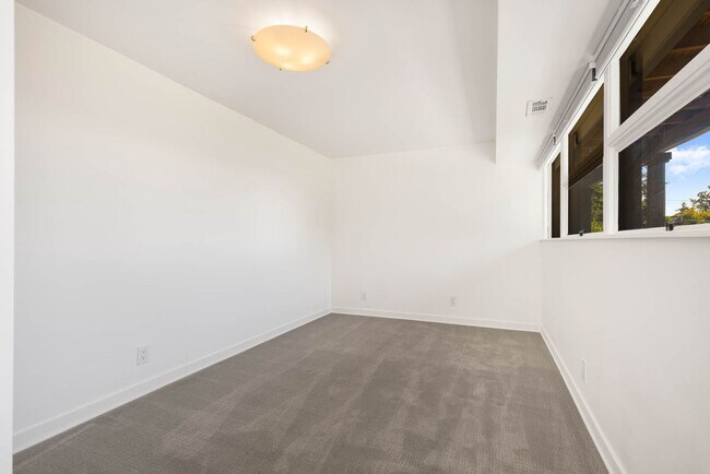 Building Photo - 3515 72nd Ave SE