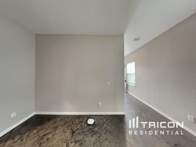 Building Photo - 2936 Whispering Trails Dr