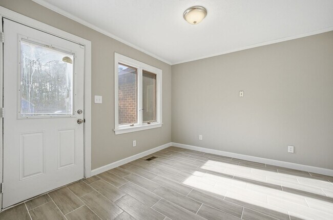 Building Photo - 9 Rhodelia Ln
